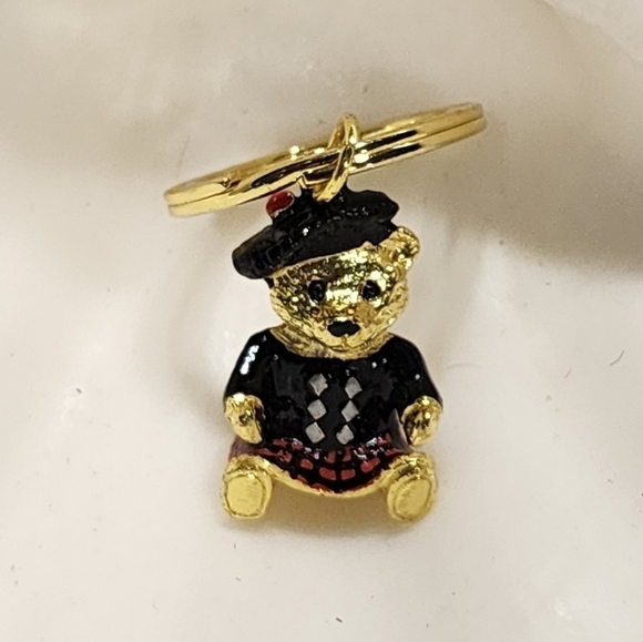 Scotland keychain Scottish bear goldtone enamel wearing hat shirt kilt key chain - Picture 6 of 7